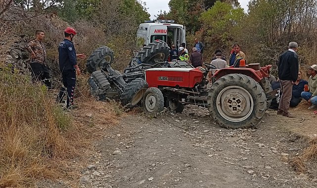 Manisa'da traktör devrildi: 2 ölü, 3 yaralı