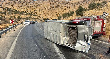 Mardin'de minibüs devrildi: 8 yaralı