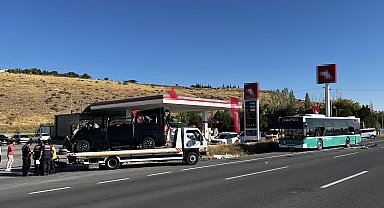 Minibüs, özel halk otobüsüne çarptı: 3 yaralı