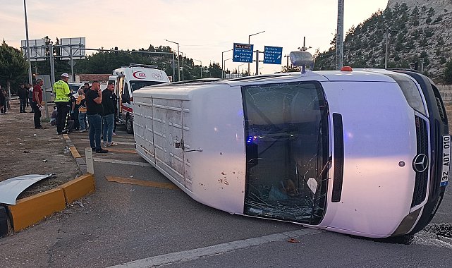 Minibüsler çarpıştı, 10 tarım işçisi yaralandı