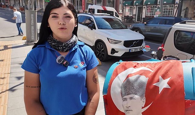 Motokurye Tuğba'nın belediye personelinden istediği bayrak, 1 gün sonra verildi