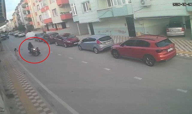 Motosikletin çarptığı çocuk yaralandı: Kaza anı kamerada