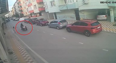 Motosikletin çarptığı çocuk yaralandı: Kaza anı kamerada