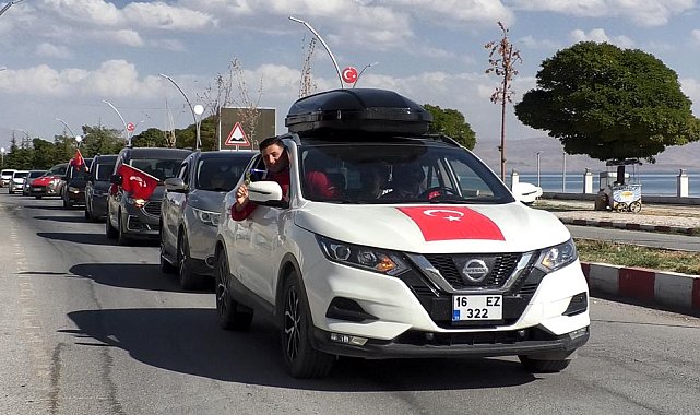Muay Thai dünya şampiyonu Furkan'a memleketi Van'da coşkulu karşılama