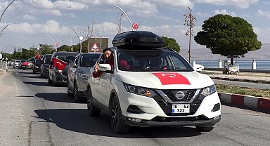 Muay Thai dünya şampiyonu Furkan'a memleketi Van'da coşkulu karşılama
