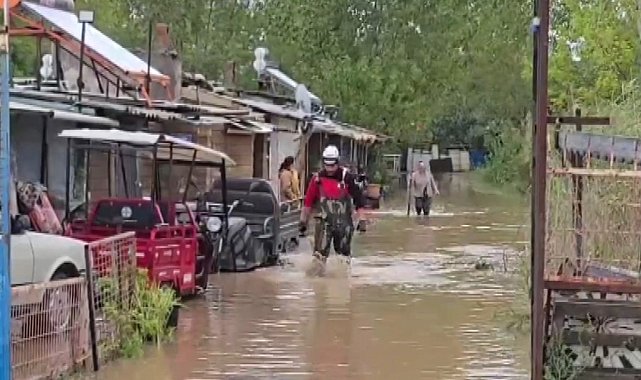 Mudanya'da sağanak su baskınına yol açtı, mahsur kalanlar kurtarıldı