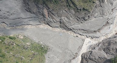 Nepal'de çığ düşmesi sonucu 2 kişi hayatını kaybetti, 14 kişi kayboldu