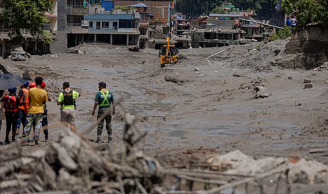Nepal'deki selde can kaybı 1367'ye yükseldi