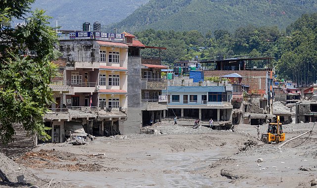 Nepal'deki selde can kaybı 1377'ye yükseldi