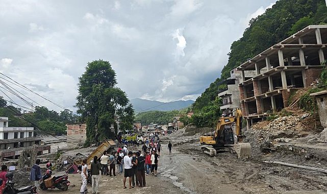 Nepal'deki selde hayatını kaybedenlerin sayısı 1355'e yükseldi