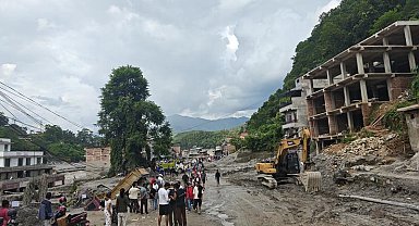 Nepal'deki selde hayatını kaybedenlerin sayısı 1355'e yükseldi