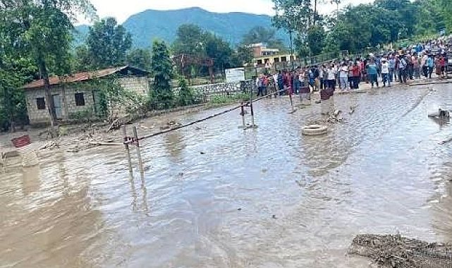 Nepal'deki selde hayatını kaybedenlerin sayısı 1451'e yükseldi