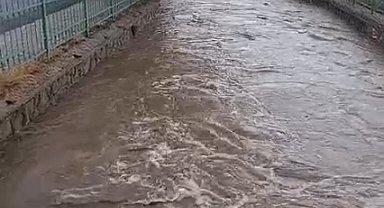 Niğde'de sağanak sele neden oldu; tarım arazileri zarar gördü
