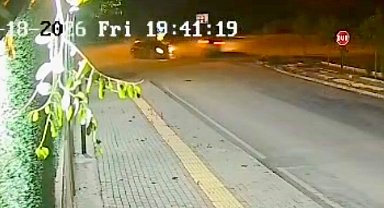 Osmaniye'de 2 otomobilin çarpışması kamerada; 3 yaralı