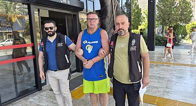 Otel personeliyle tartışıp, Türk bayrağına tüküren İngiliz turist tutuklandı