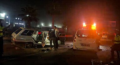 Otomobil, hafif ticari araçla çarpıştı; 1 ölü, 7 yaralı