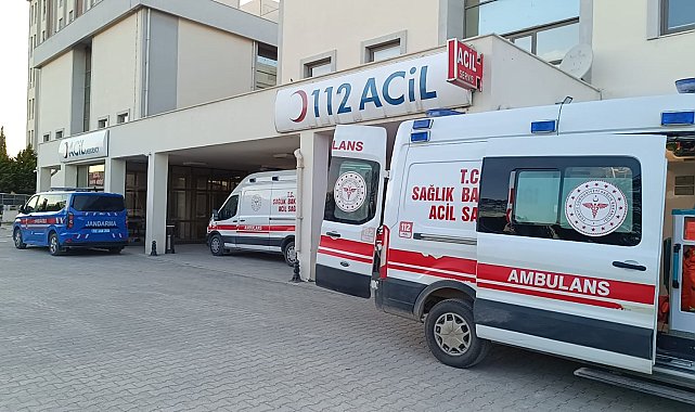 Otomobil ile hafriyat kamyonu çarpıştı: 4 yaralı