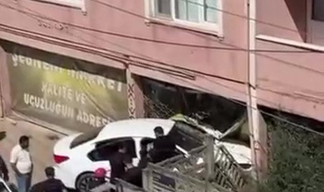Otomobil iş yerine daldı: 1 yaralı