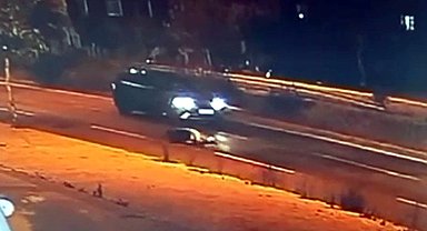 Otomobilin çarptığı çocuk ağır yaralandı; kaza kamerada