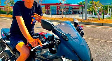 Otomobille çarpışan motosikletteki 2 kişi öldü