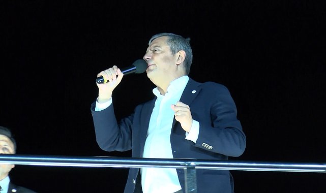 Özgür Özel Üsküdar'da konuştu