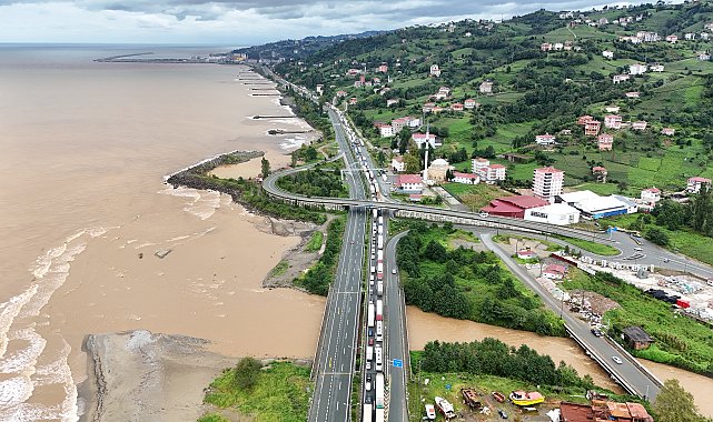 Rize'de sağanak, sel ve taşkınlara yol açtı