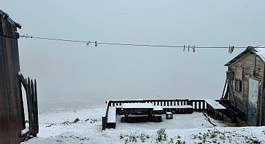Rize'nin yükseklerine kar yağdı