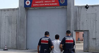 Sakarya'da 6 kilo esrar ile 102 kök kenevir ele geçirildi; 4 tutuklama