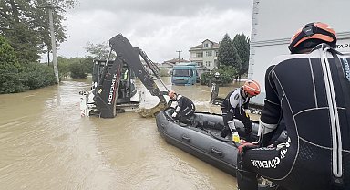 Sakarya'da dere taştı; su baskınları yaşandı