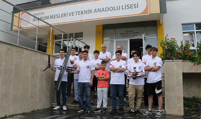 Samsun'da öğrenciler, liseler seviyesinde tek olan insansız hava aracı tasarladı