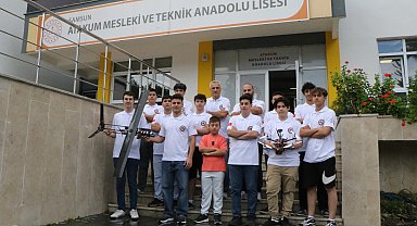 Samsun'da öğrenciler, liseler seviyesinde tek olan insansız hava aracı tasarladı