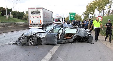 Sancaktepe'de hafif ticari araçla çarpışan otomobilin sürücüsü ağır yaralandı