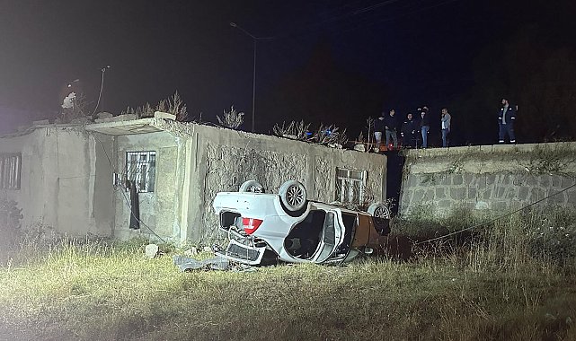 Şarampole devrilen otomobilin sürücüsü yaralandı
