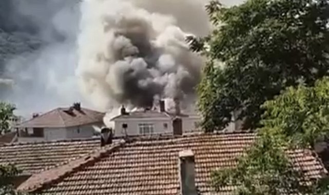Sarıyer'de binanın çatısında çıkan yangın söndürüldü