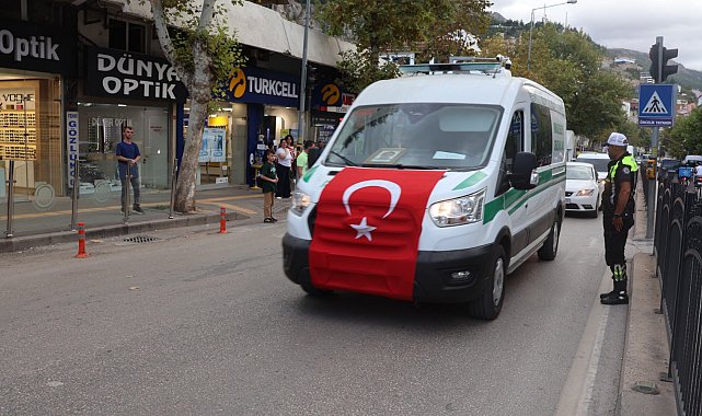 Şehit polisin cenazesini meslektaşları selam vererek uğurladı