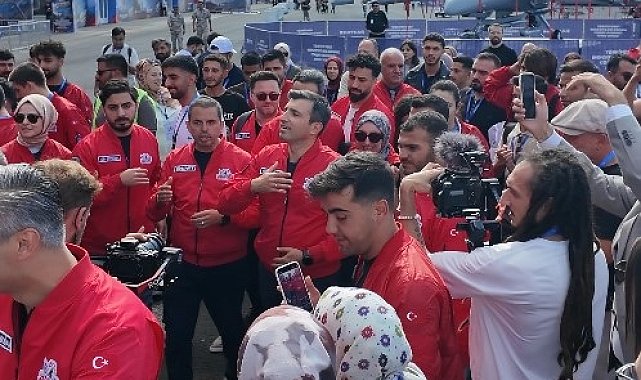 Selçuk Bayraktar, Şanlıurfa'da türküyle karşılandı