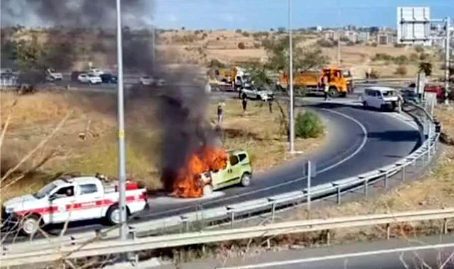 Seyir halindeyken alev alan hafif ticari araç yandı