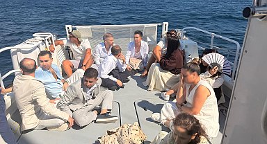 Şık giyinerek yurt dışına kaçmak isteyen 12 kaçak göçmen yakalandı