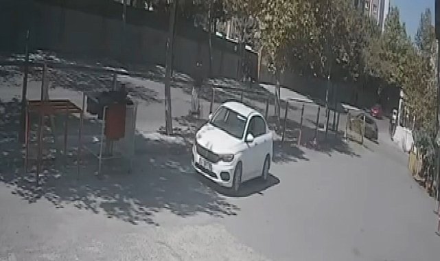 Silivri'de otomobilin çarptığı skuterin sürücüsü yaralandı