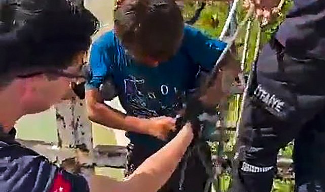 Sulama kanalına düşen çocuğu itfaiye kurtardı