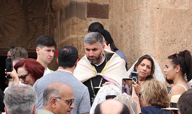 Tarihi Akdamar Kilisesi'nde 14'üncü ayin