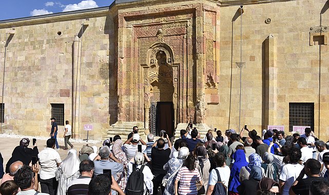 Tarihin taşla yazılmış şaheserinde 'gölge' turizmi