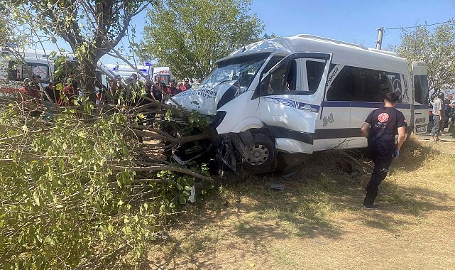 Tarım işçilerini taşıyan minibüs, ağaca çarptı: 14 yaralı