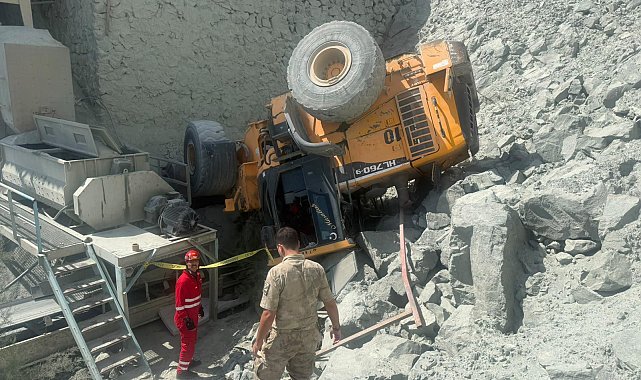 Taş ocağında devrilen iş makinesinin operatörü öldü