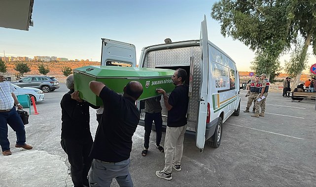 Taziye ziyareti dönüşü kazada ölen çift ile 2 çocuğu toprağa verildi