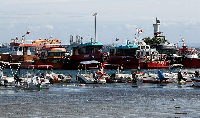 Tekirdağ'da fırtına; eğitim uçuşları iptal edildi, balıkçılar denize açılamadı