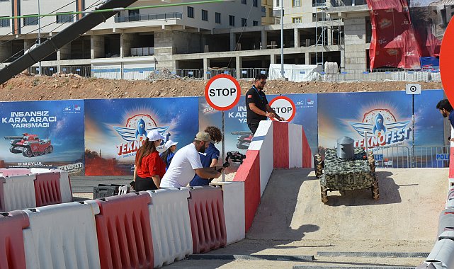TEKNOFEST'te öğrencilerin zorlu parkur mücadelesi