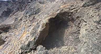 Tendürek Dağı'nın kraterine indiler: Adeta cehennem çukuru gibi