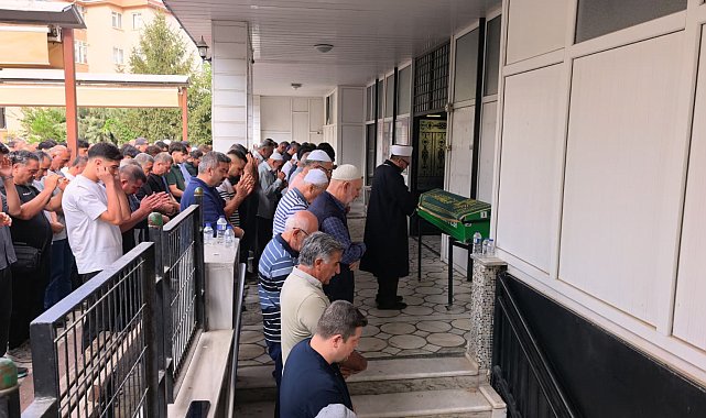 TIR ile motosikletin çarpıştığı kazada ölen 2 kişi toprağa verildi