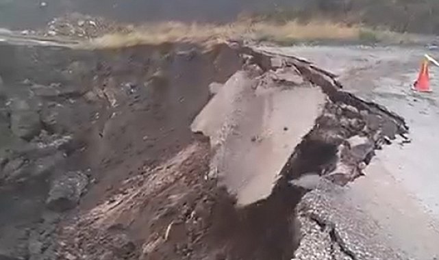 Tokat'ta heyelan; köy yolunun çökme anı kamerada
